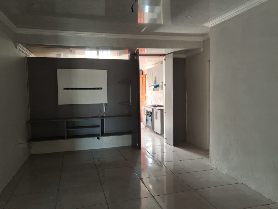 To Let 5 Bedroom Property for Rent in Cambridge Eastern Cape